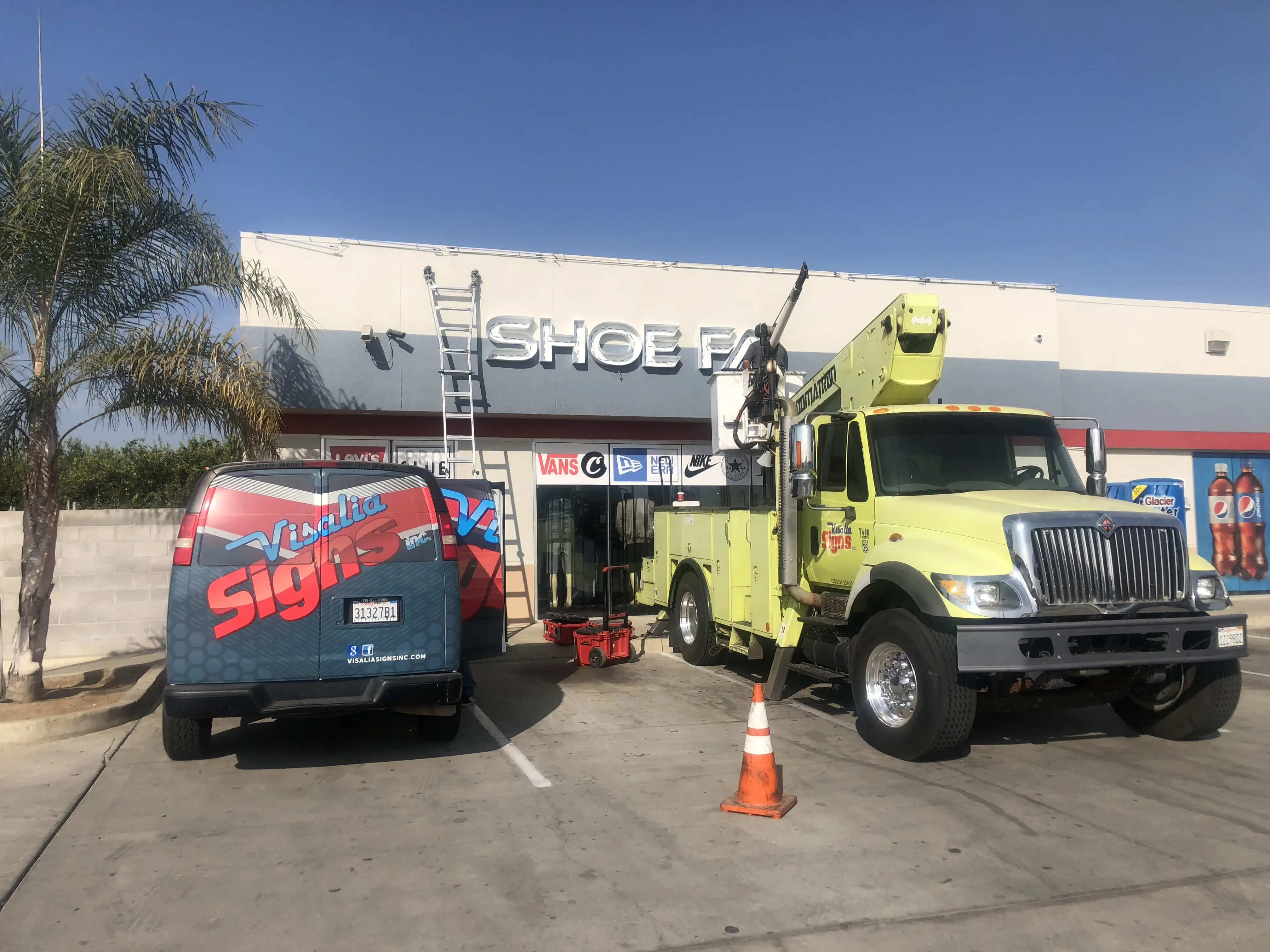 Sign crew Visalia CA