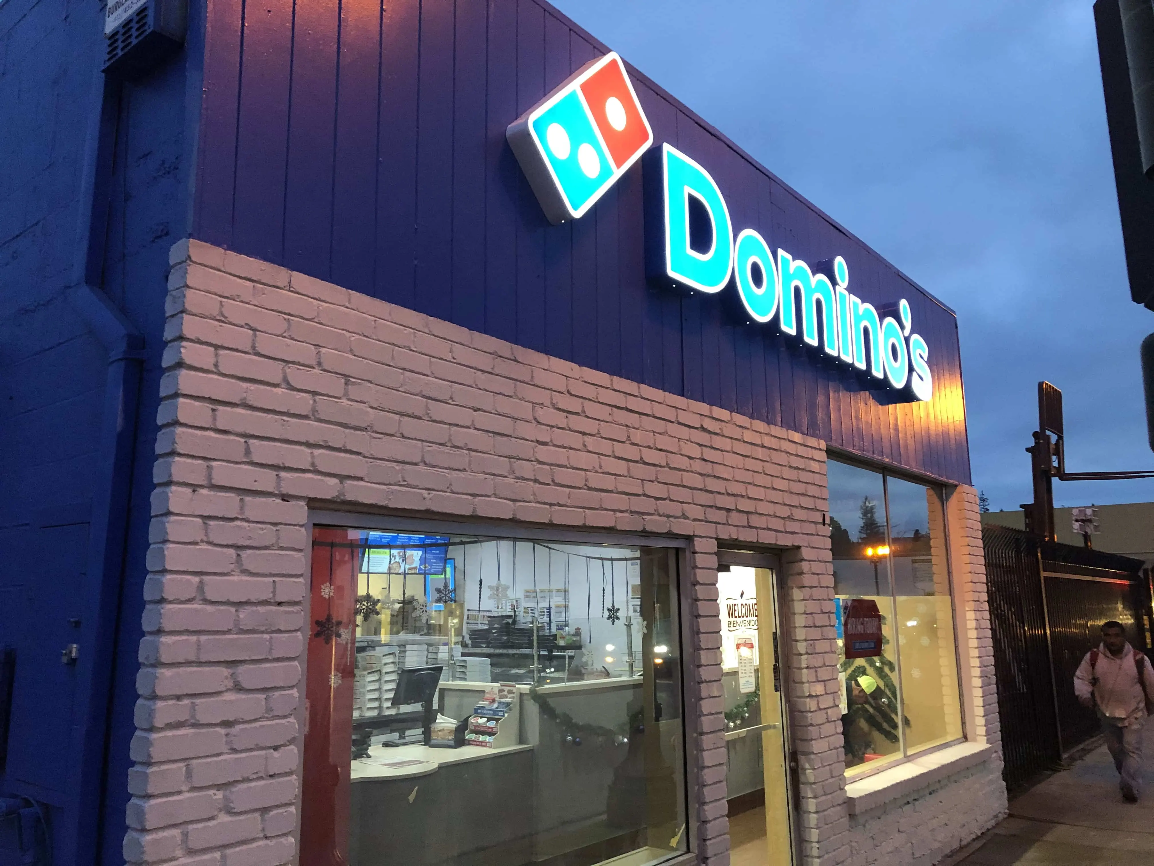 Illuminated business sign Visalia